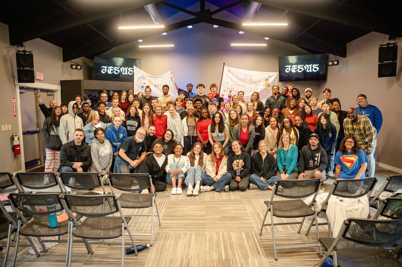 Group photo of all the YE26 students and leaders